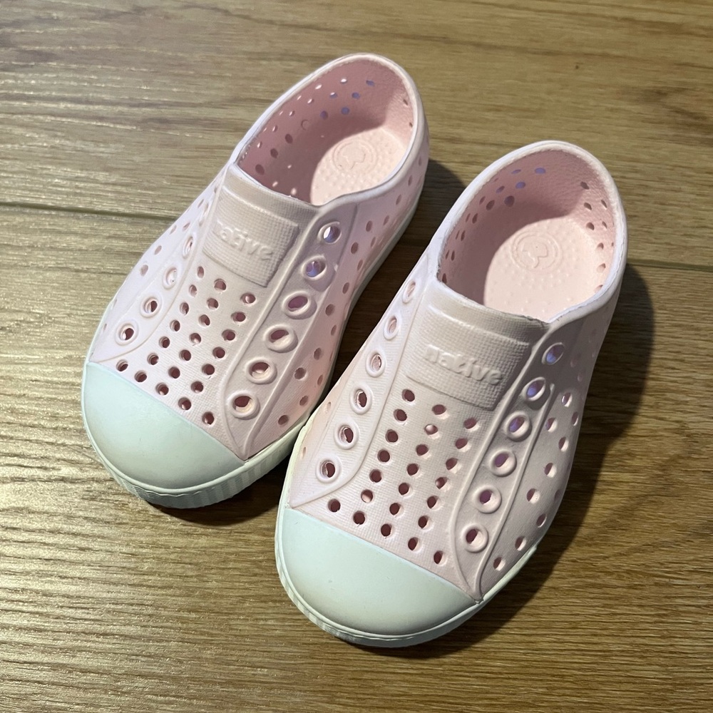 Native size 6 in light pink
